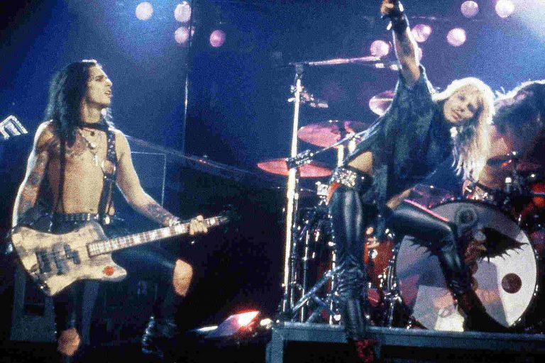 the-rock-review-dr-feelgood-motley-crue