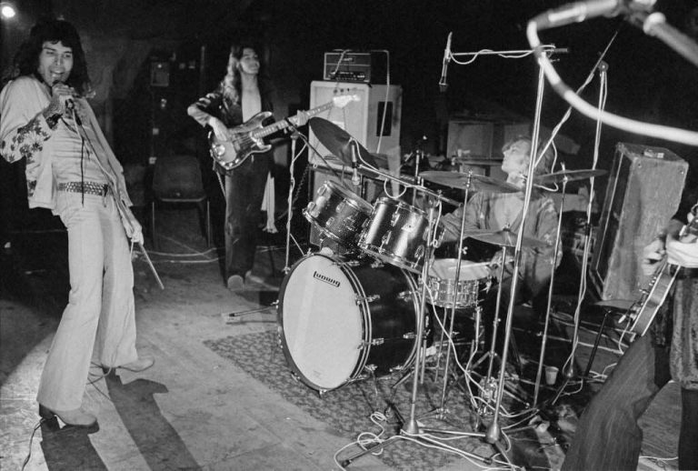 the-rock-review-queen-queen