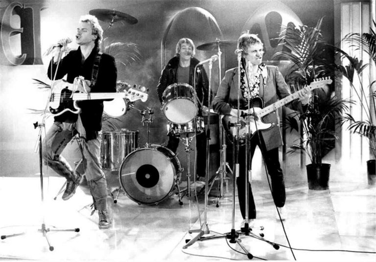 the-rock-review-the-police-regatta-de-blanc