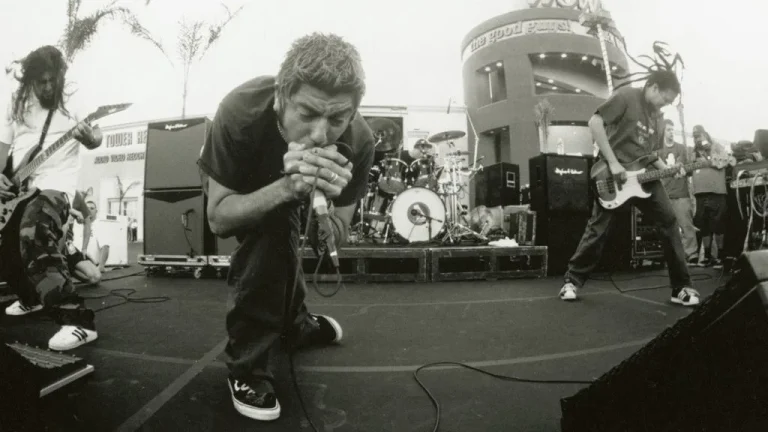 the-rock-review-deftones-around-the-fur