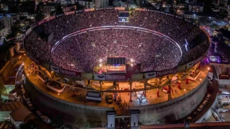 the-rock-review-los-autenticos-decadentes-en-la-plaza-de-toros