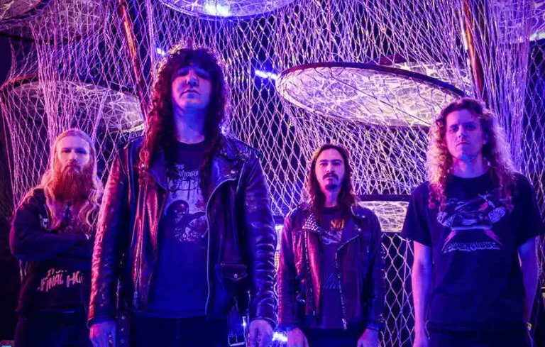outer-isolation-vektor-the-rock-review