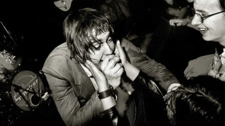 the-rock-review-the-strokes-room-on-fire