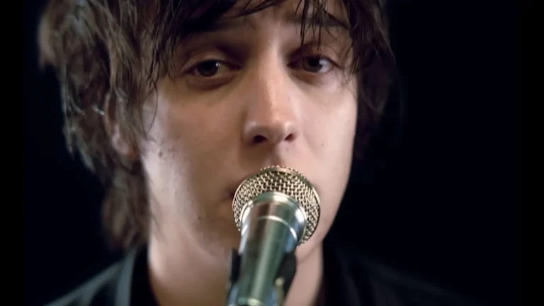 the-rock-review-the-strokes-room-on-fire