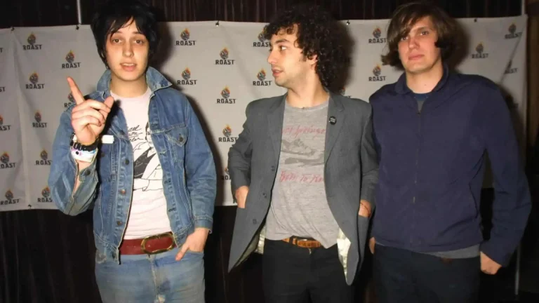 the-rock-review-the-strokes-room-on-fire