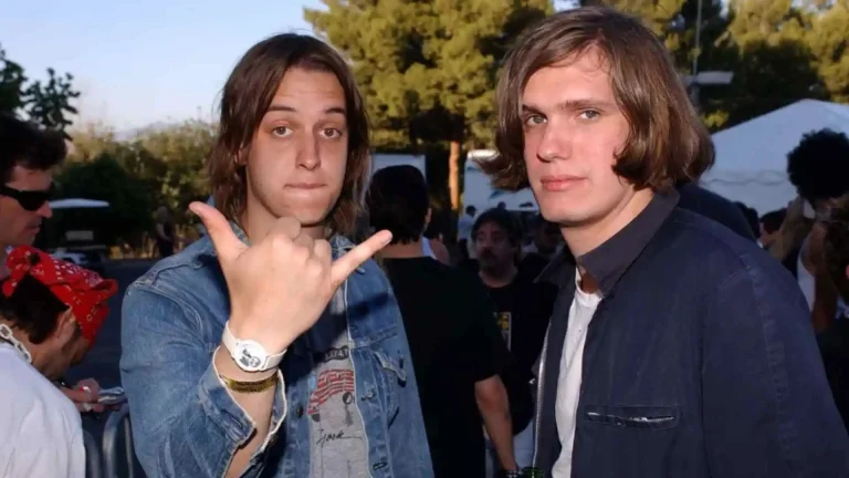 the-rock-review-the-strokes-room-on-fire